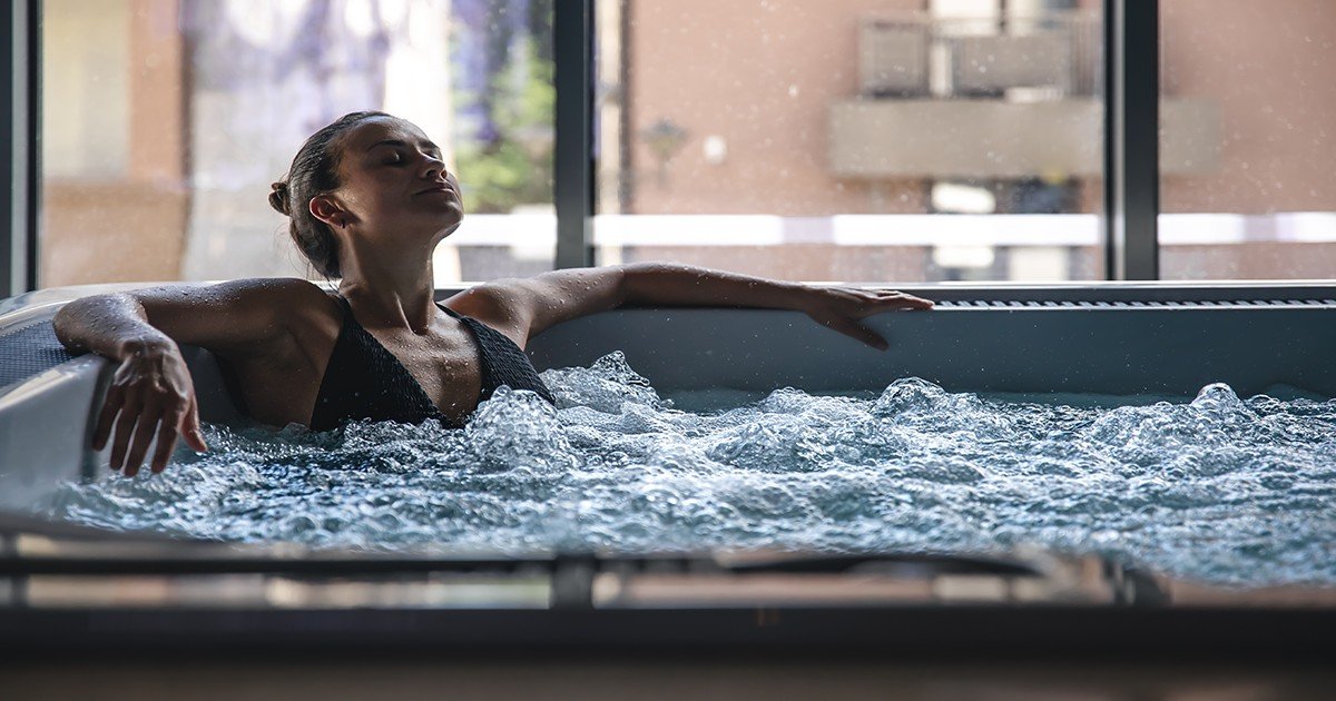 relaxing jacuzzi bathtub