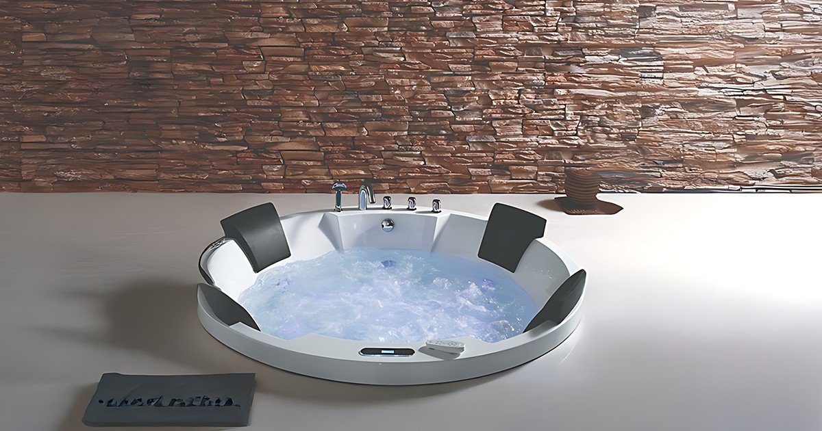 Round jacuzzi tub with water jets